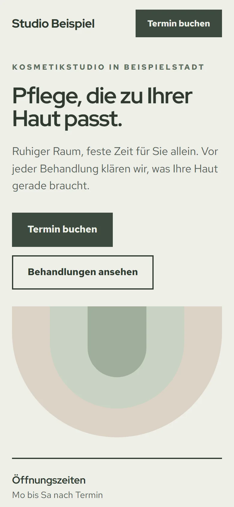 Derselbe Entwurf auf dem Handy: Überschrift, zwei Knöpfe, Bogenfläche und Öffnungszeiten untereinander.